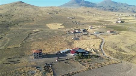 Niğde’de hayvancılık yapan aileler, evlerine elektrik istiyor