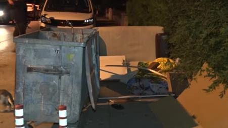 Başkent’te vatandaşlar çöp konteynerlerin yanına bırakılan eşyaların toplanmamasına tepki gösterdi