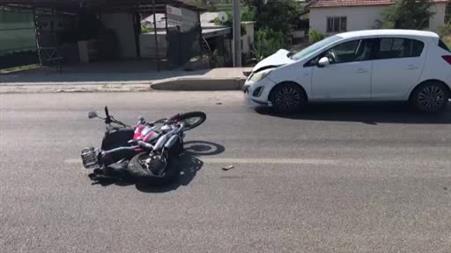 Otomobilin çarptığı motosikletin sürücüsü ağır yaralandı