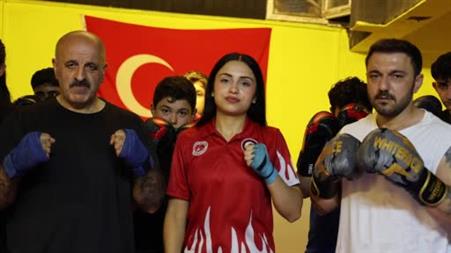Kickboksa hobi olarak başladı, yıllar sonra şampiyon oldu