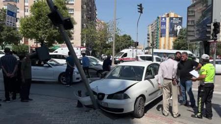 Otomobil ile kamyonet çarpıştı: 1’i çocuk 6 yaralı