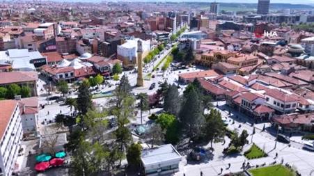 Bakan Kurum paylaştı: Çorum’un tarihi meydanı gün yüzüne çıktı