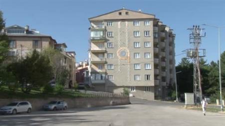 Bahçe duvarı örmek istediklerinde gerçeği öğrendiler