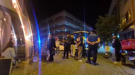 Ters yönden gelen alkollü motosiklet sürücüsü polis otosuna çarptı