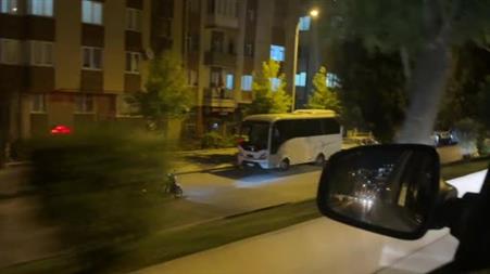 Ters yönde ilerleyen motosikletli hem kendini hem trafiği tehlikeye attı