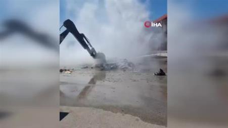 Çöp kamyonunda çıkan kimyasal atık yangını topraklı müdahaleyle söndürüldü