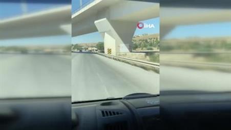 Ankara’da kontrolden çıkan tır devrildi