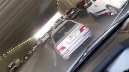 Etimesgut’ta 5 aracın karıştığı zincirleme kaza meydana geldi