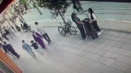 Çöp kutusunun üzerinde unutulan telefon 4 dakikada çalındı