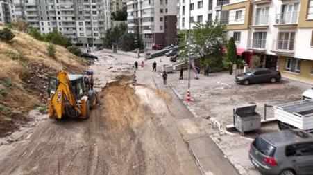 Ankara’da sel sonrası yol yarıldı, hasarın boyutu gün ağarınca ortaya çıktı