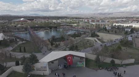Kayseri’de 10 yıl sonra gelen yavru sevinci: Deve kuşlarının 10 yıl sonra doğal yollarla yavruları oldu