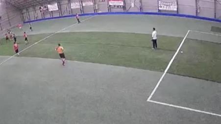 Halı sahada kalp krizi geçiren sağlık çalışanı hayatını kaybetti