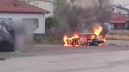 Yanan otomobil hurdada döndü