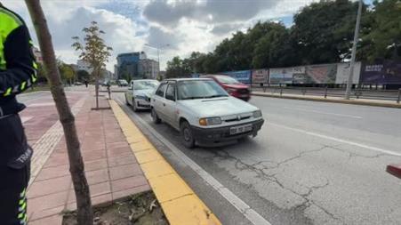 Ehliyetsiz sürücü; yüksek lisans öğrencisi ve uyuşturucu dolu çantayla polisten kaçtı 515 bin TL ceza kesildi