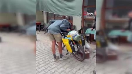 Bisikletli Fransız gezgine vatandaşlardan yardım eli