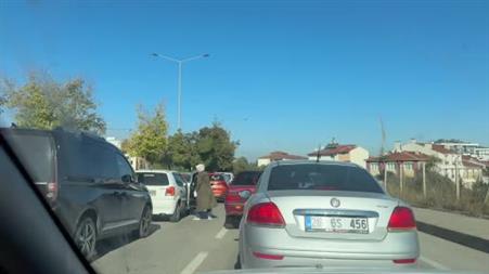 Eskişehir’de trafik durdu, adaylar sınava koşarak yetişmeye çalıştı