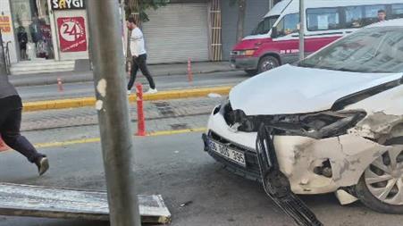 Eskişehir’de iki araç kafa kafaya çarpıştı