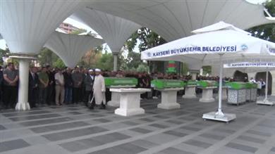 Ağaçtan düşen öğretmen hayatını kaybetti