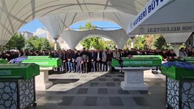 Kayseri’de kazada hayatını kaybeden 3 kişi son yolculuklarına uğurlandı