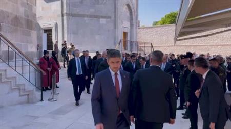 TBMM Başkanı Kurtulmuş, Sultanlar Türbesi Saygı Nöbeti değişimi izledi