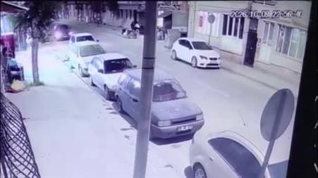 Eskişehir’de motosikletlinin yaralandığı feci kaza kamerada