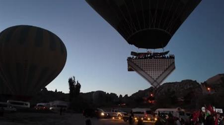 Kapadokya’da sıcak hava balonları Gazze için havalandı