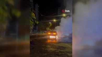 Kayseri’de park halindeki otomobile ve ağaca çarpan otomobil alev aldı: 1’i ağır, 2 yaralı