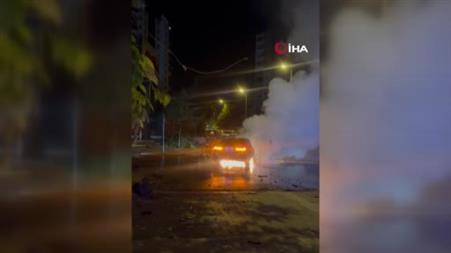 Kayseri’de park halindeki otomobile ve ağaca çarpan otomobil alev aldı: 1’i ağır, 2 yaralı