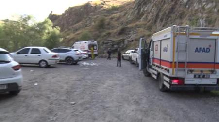 Kayalıklardan dere yatağına düşen şahıs kurtarıldı
