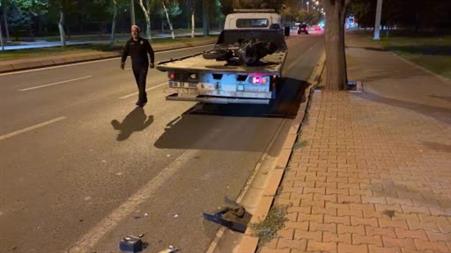 Kayseri’de otomobile ve trafik levhasına çarpan motosiklet sürücüsü 50 metre sürüklendi: 1 ağır yaralı