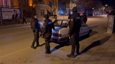 Aksaray polisinden şok uygulama: Araçlan ve şahıslar didik didik arandı