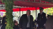 Tören alanında tepki gösteren şehit babası ile Vali Yılmaz resepsiyonda bir araya geldi