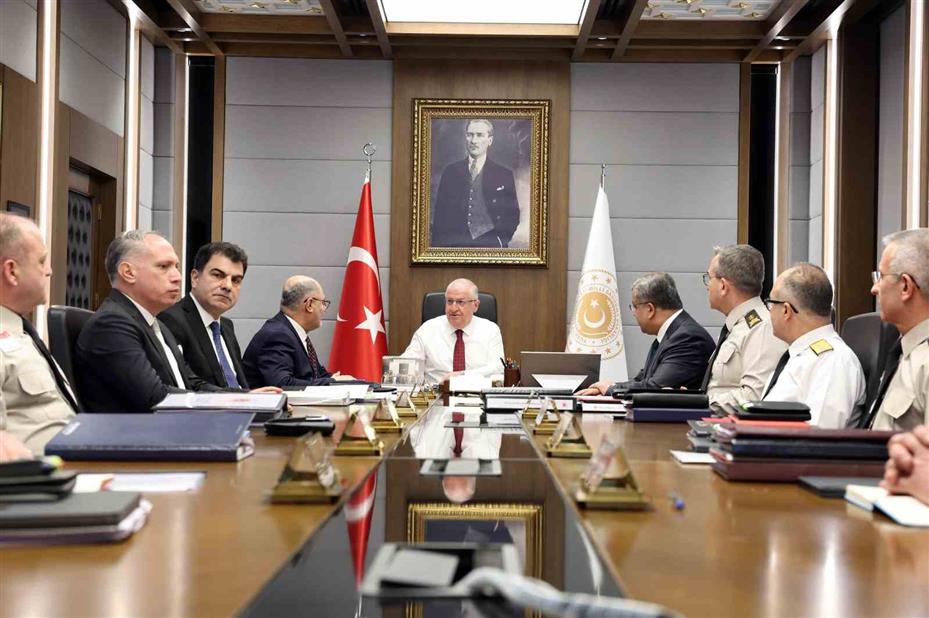 Millî Savunma Bakanı Güler: "Yeni Suriye Hükûmeti ile SDG arasında varılan mutabakat kapsamında belirli bölgelerdeki çekilme ve devir süreci dikkatle izlenmektedir"