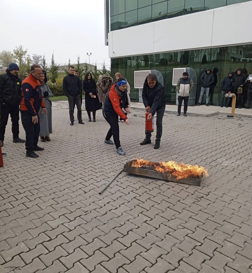 AFAD’tan kurum personellerine uygulamalı yangın eğitimi