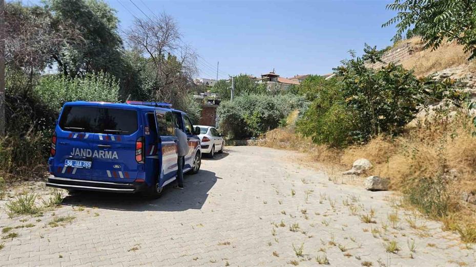 Benzinle uğraşırken alevlerin arasında kalan genç hayatını kaybetti