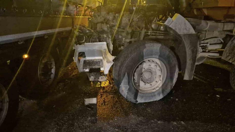 Ankara’da hafriyat kamyonu tıra yandan çarptı: 1 yaralı