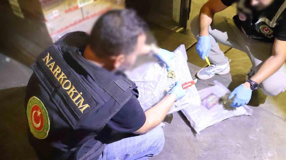 Zehir tacirlerine darbe: 810 kilogram esrar cinsi uyuşturucu madde ele geçirildi