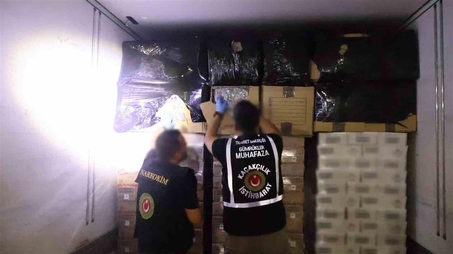 Zehir tacirlerine darbe: 810 kilogram esrar cinsi uyuşturucu madde ele geçirildi