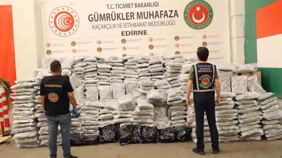 Zehir tacirlerine darbe: 810 kilogram esrar cinsi uyuşturucu madde ele geçirildi