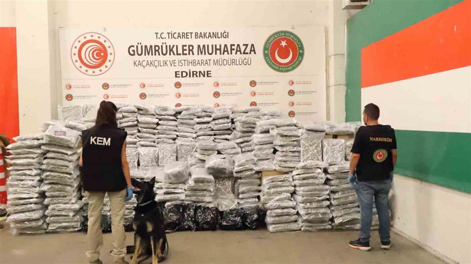 Zehir tacirlerine darbe: 810 kilogram esrar cinsi uyuşturucu madde ele geçirildi