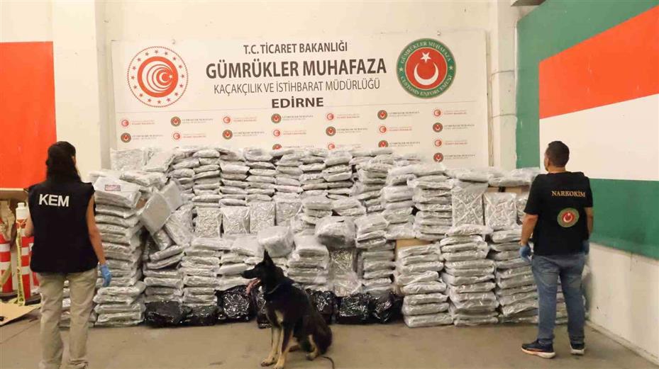 Zehir tacirlerine darbe: 810 kilogram esrar cinsi uyuşturucu madde ele geçirildi