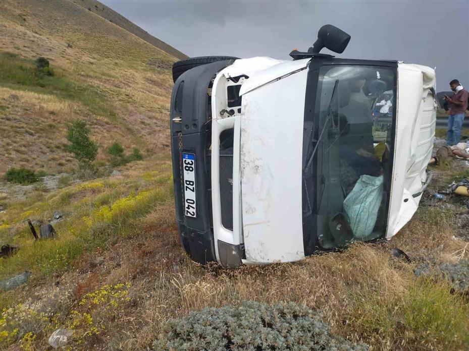 Sivas’ta trafik kazası: 5’i çocuk 11 yaralı