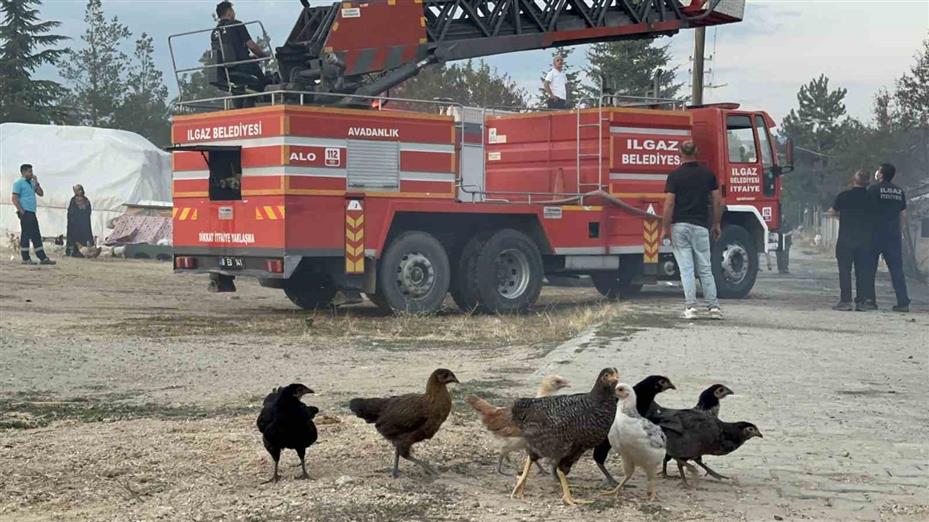 3 evin küle döndüğü yangın söndürüldü
