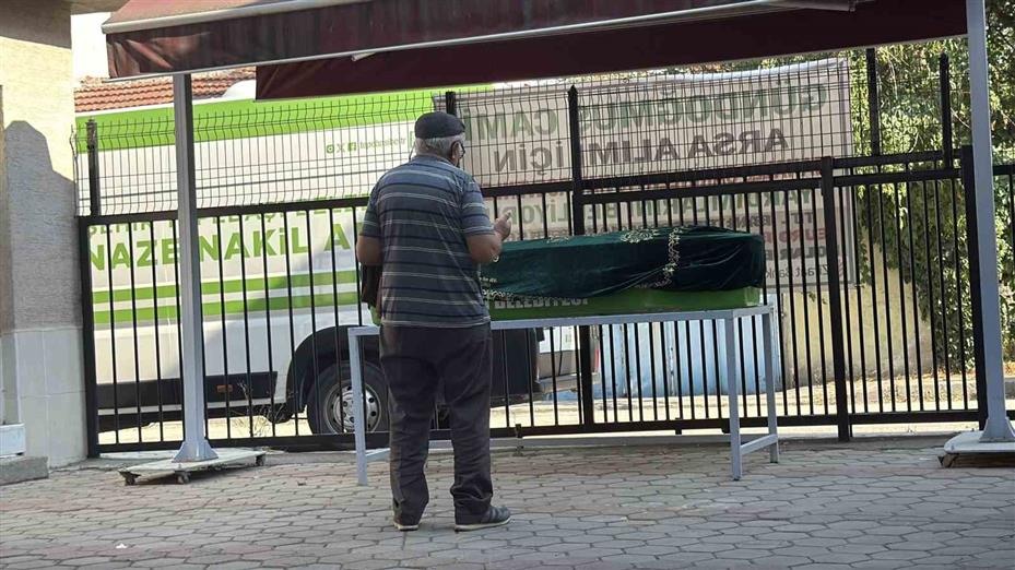 Arkadaşı tarafından bıçaklanarak öldürülen esnaf son yolculuğuna uğurlandı