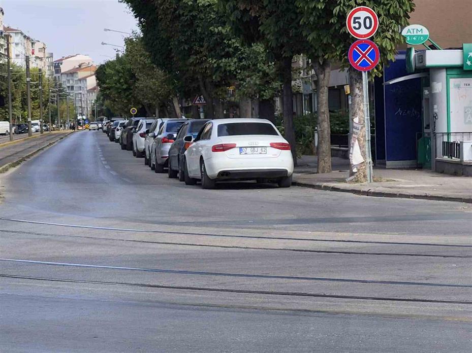 Eskişehir’de otomobilin çarptığı yaşlı kadın yaralandı