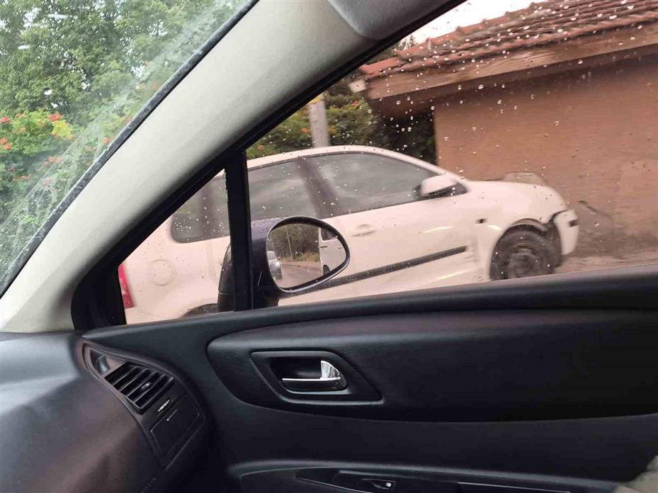 Eskişehir’de kontrolden çıkan otomobil duvara çarptı