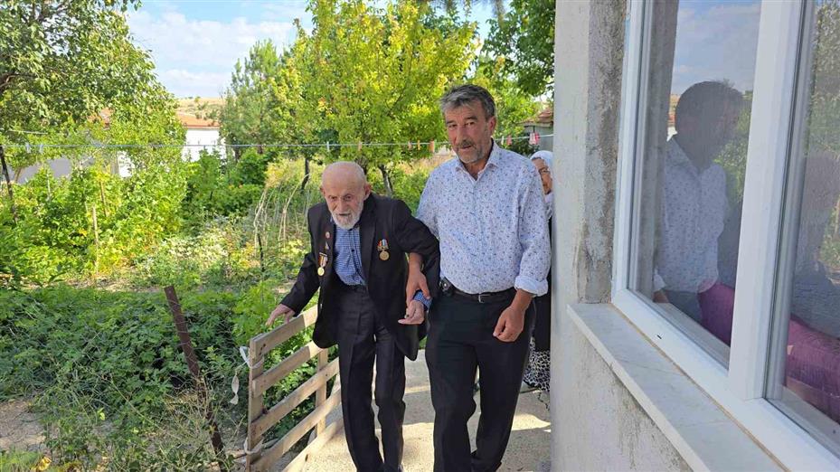 96 yaşındaki Kore Gazisi, hatıralarını gözyaşlarıyla anlattı