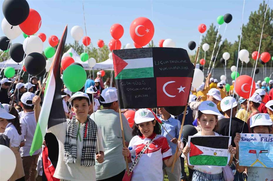 Konya’da Gazzeli çocuklar için balon ve uçurtmalar gökyüzüne bırakıldı