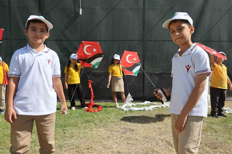 Konya’da Gazzeli çocuklar için balon ve uçurtmalar gökyüzüne bırakıldı