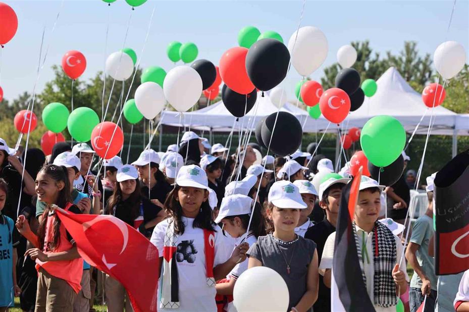 Konya’da Gazzeli çocuklar için balon ve uçurtmalar gökyüzüne bırakıldı